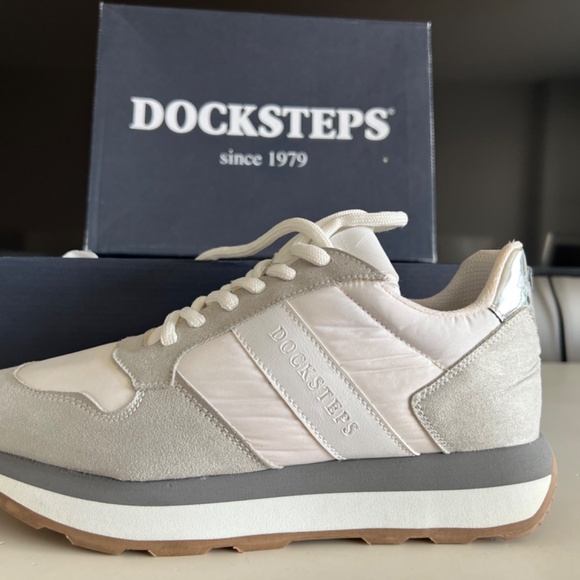 New! Low-top sneakers - Picture 2 of 2